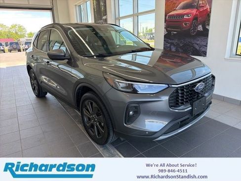 Certified 2024 Ford Escape Platinum AWD/4WD image 1