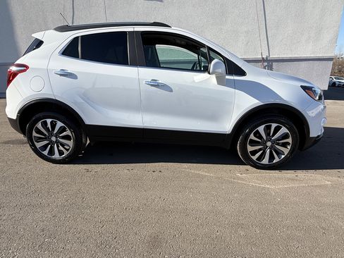 Used 2022 Buick Encore Preferred image 1