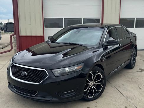 Used 2017 Ford Taurus SHO image 3