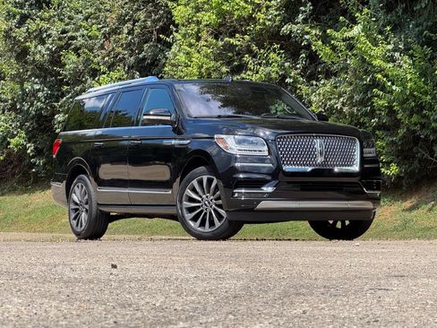 Used 2020 Lincoln Navigator L Reserve w/ Equipment Group 201A Reserve AWD/4WD image 2