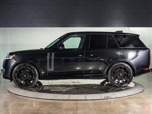 Used 2024 Land Rover Range Rover SE image 2