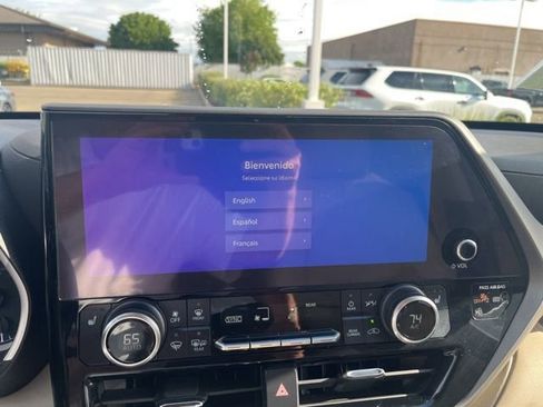Used 2023 Toyota Highlander XLE image 13