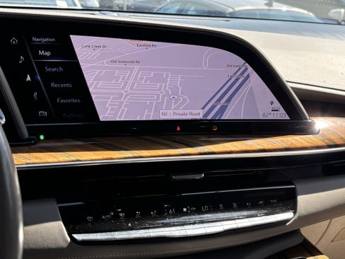 Used 2021 Cadillac Escalade Premium Luxury Platinum RWD image 21