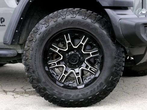 Used 2023 Jeep Wrangler Sport AWD/4WD image 2