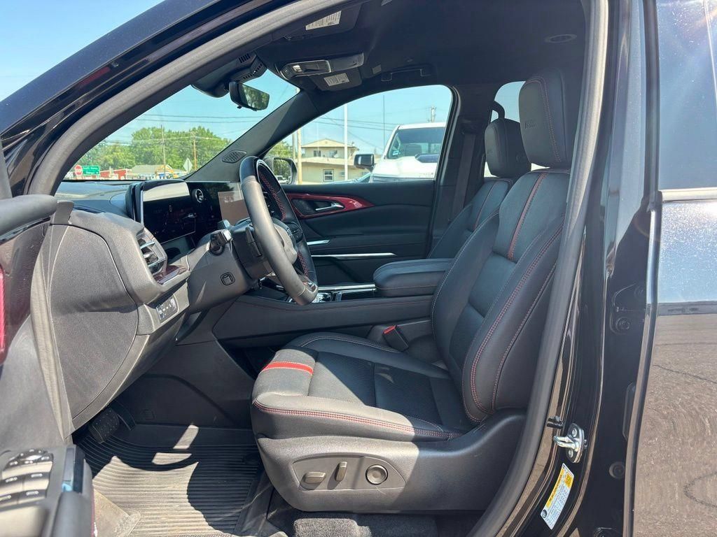 Used 2026 Chevrolet Traverse RS w/ LPO, Floor Liner Package AWD/4WD image 3