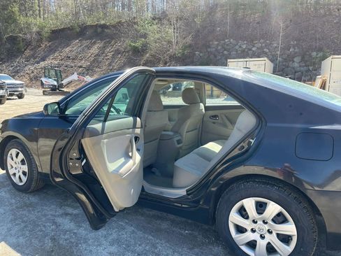 Used 2011 Toyota Camry FWD image 13