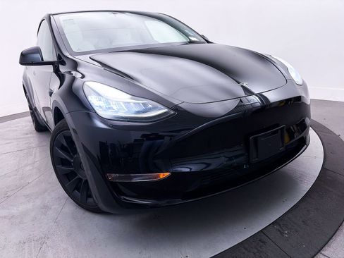 Used 2021 Tesla Model Y Long Range image 7