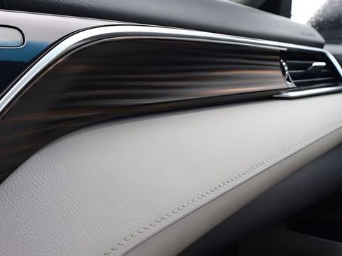 Used 2018 Toyota Camry XLE image 25