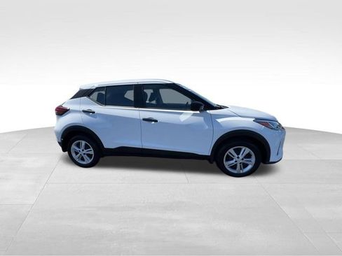 Used 2025 Nissan Kicks Play S image 12