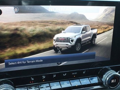 New 2026 GMC Canyon Elevation w/ Convenience Package image 41