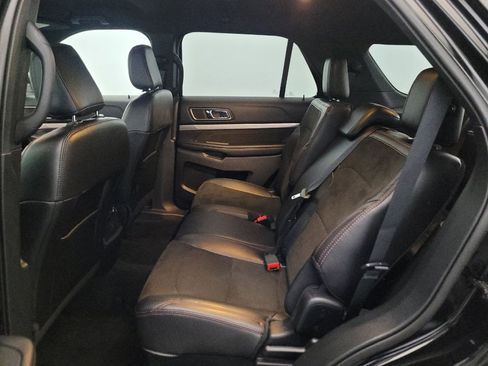 Used 2018 Ford Explorer XLT w/ Equipment Group 202A AWD/4WD image 18