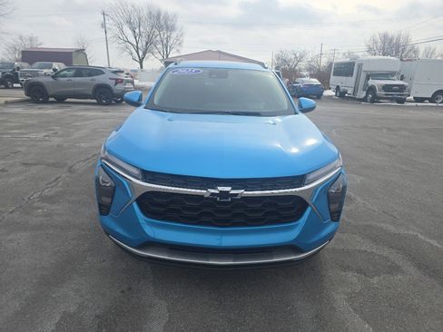 Used 2025 Chevrolet Trax LT w/ Driver Confidence Package image 3