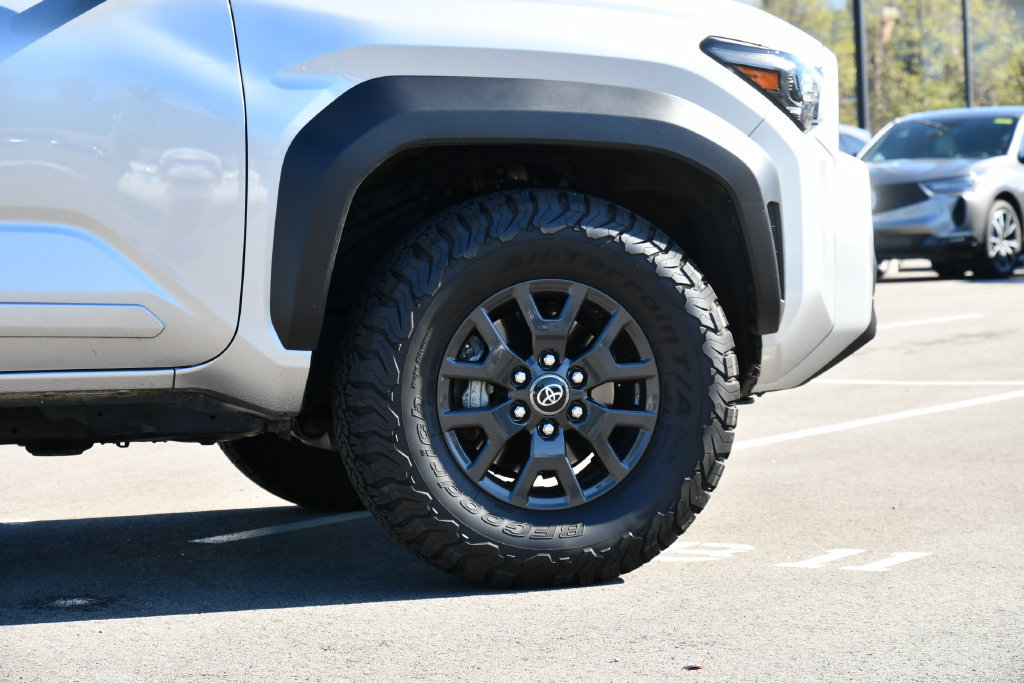 Used 2025 Toyota 4Runner SR5 AWD/4WD image 13