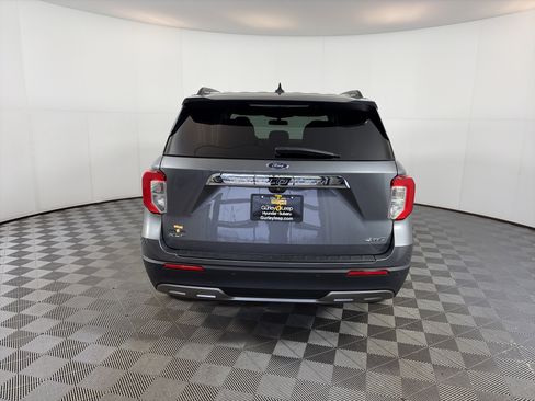 Used 2022 Ford Explorer XLT w/ Equipment Group 202A image 10