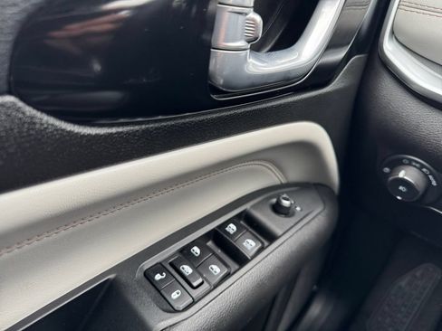 Used 2025 Jeep Compass Limited AWD/4WD image 16