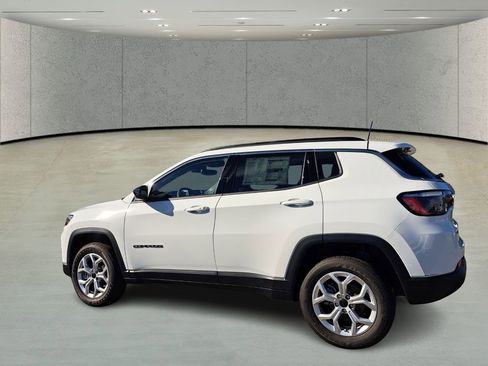 New 2026 Jeep Compass Latitude image 7