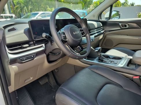 Certified 2025 Kia Carnival FWD image 13