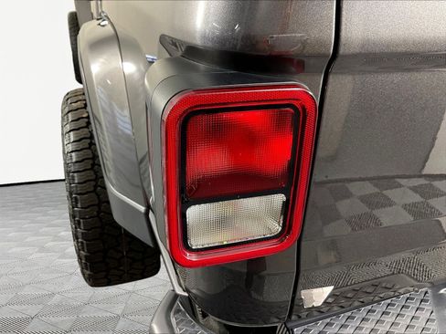 Used 2022 Jeep Gladiator Sport AWD/4WD image 24