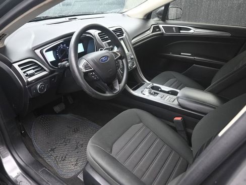 Used 2020 Ford Fusion SE FWD image 19