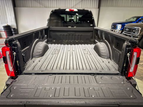 Used 2025 Ford F350 Platinum AWD/4WD image 7