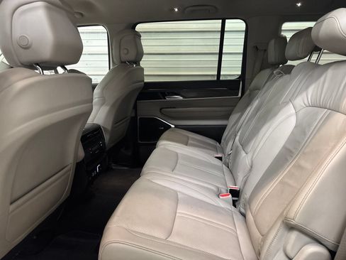 Used 2022 Jeep Wagoneer Series II AWD/4WD image 24