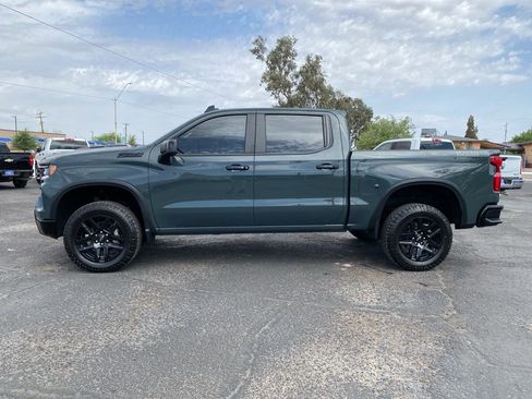 Used 2025 Chevrolet Silverado 1500 LT Trail Boss w/ Dark Appearance Package image 3