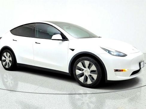 Used 2023 Tesla Model Y Long Range AWD/4WD image 3