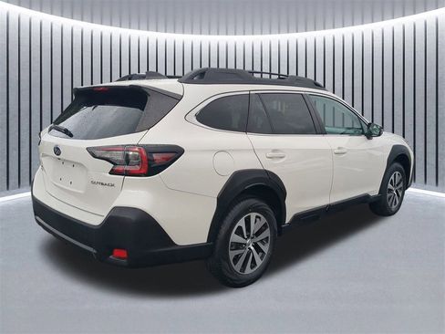 Used 2023 Subaru Outback Premium image 5