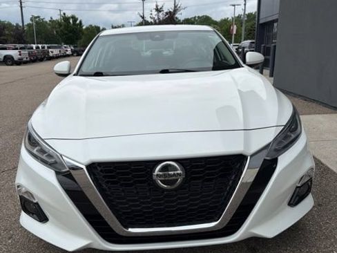 Used 2019 Nissan Altima 2.5 SL FWD image 2