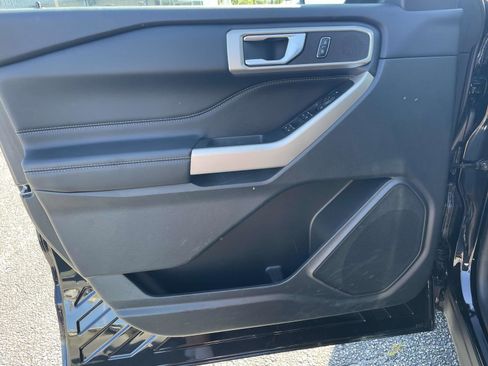 Used 2023 Ford Explorer XLT image 16