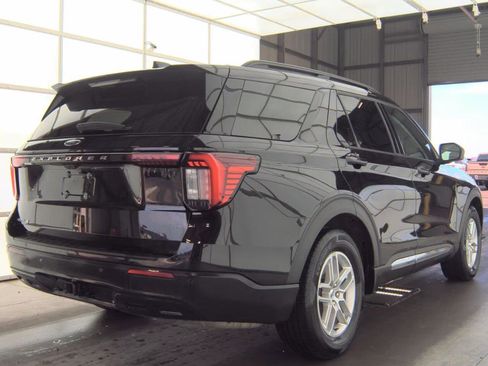 Used 2025 Ford Explorer Active image 4