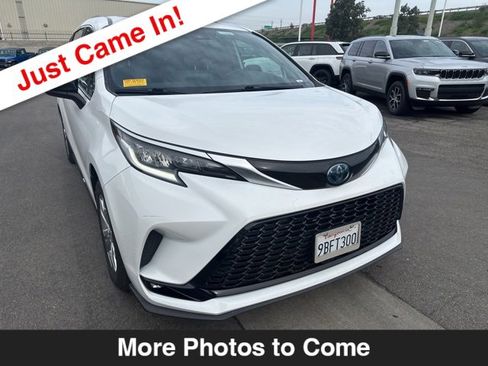 Used 2022 Toyota Sienna XSE image 8