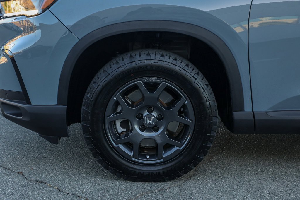 Used 2025 Honda Pilot TrailSport image 11