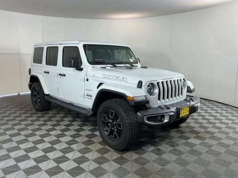 Used 2018 Jeep Wrangler Unlimited Sahara AWD/4WD image 3