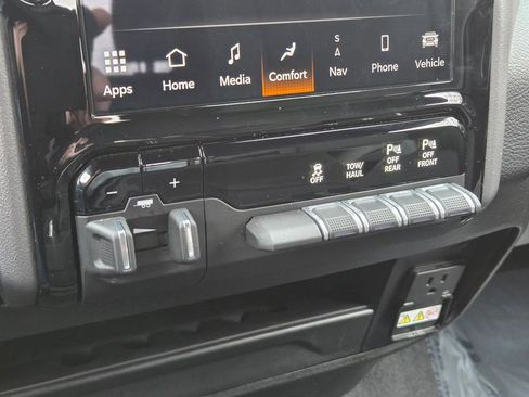 Used 2024 RAM 2500 Big Horn w/ Night Edition image 17