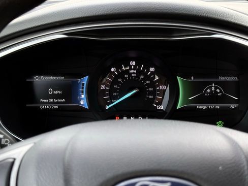 Used 2020 Ford Fusion SE FWD image 27
