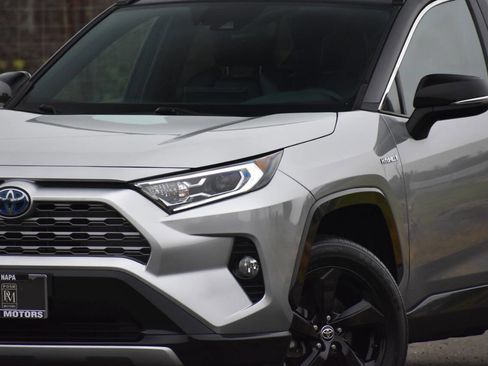 Used 2021 Toyota RAV4 XSE image 8