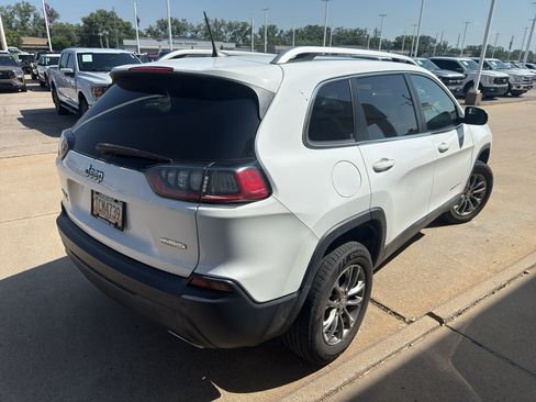 Used 2019 Jeep Cherokee Latitude Plus w/ Comfort/Convenience Group AWD/4WD image 6