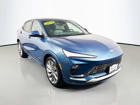 Certified 2024 Buick Envista Avenir image 3