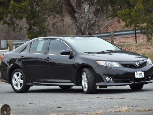 Used 2012 Toyota Camry SE image 4