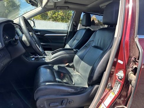 Used 2014 Toyota Highlander XLE FWD image 9