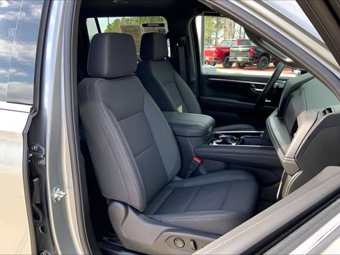 Certified 2026 Chevrolet Suburban LS image 18