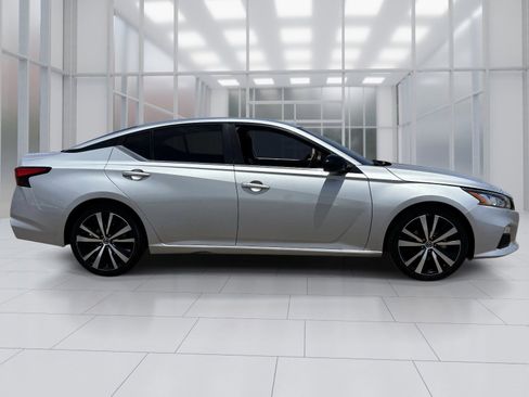 Certified 2021 Nissan Altima 2.5 SR FWD image 8
