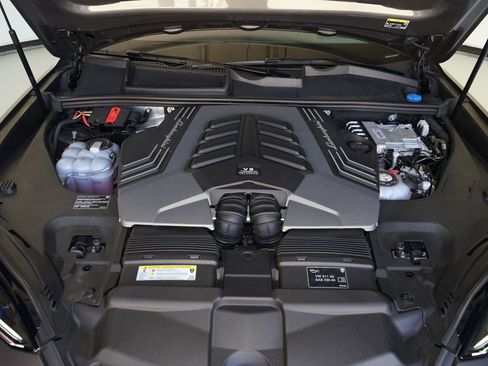 Used 2025 Lamborghini Urus SE image 35