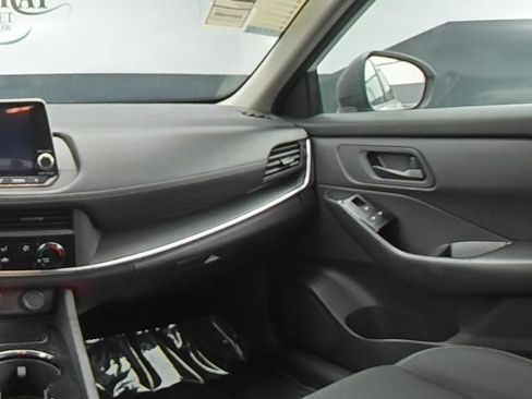 Used 2024 Nissan Rogue S FWD image 18