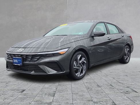 Used 2025 Hyundai Elantra Sport image 5