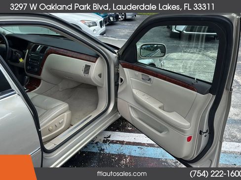 Used 2007 Cadillac DTS w/ Trunk Convenience Package image 51