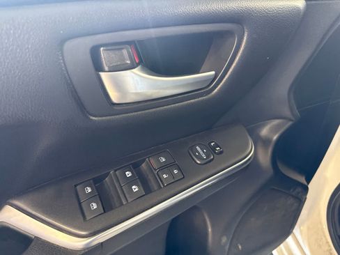 Used 2016 Toyota Camry SE FWD image 19