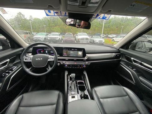 Used 2025 Kia Telluride S FWD image 27