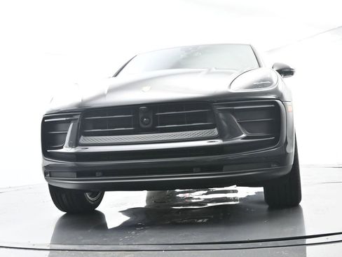 Certified 2024 Porsche Macan AWD/4WD image 53